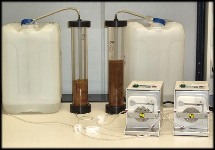 Adsorptiotutkimus Staattiset ravistelukokeet Jar-kokeet Käyttö saostuksen apuaineena Adsorptioisotermit Poistettavan yhdisteen jakautuminen liuos- ja kiinteän faasin välille tasapainotilassa.