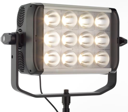 Hilio D12 Hilio T12 Litepanels Hilio D12 on valovoimainen LED-valaisin monipuoliseen käyttöön. Se antaa peräti 575W tehoa (HMI Par) 350W ottoteholla. Yli 32000lx 1,5 metrille!