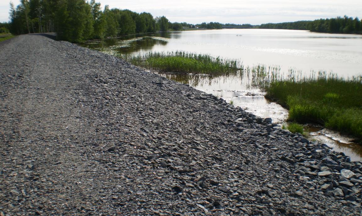 19 Kuva 3.5. Kokemäenjoen pohjoisrannan ensiapukorjauksissa vuonna 2008 tehty tulvapato. 3.6.