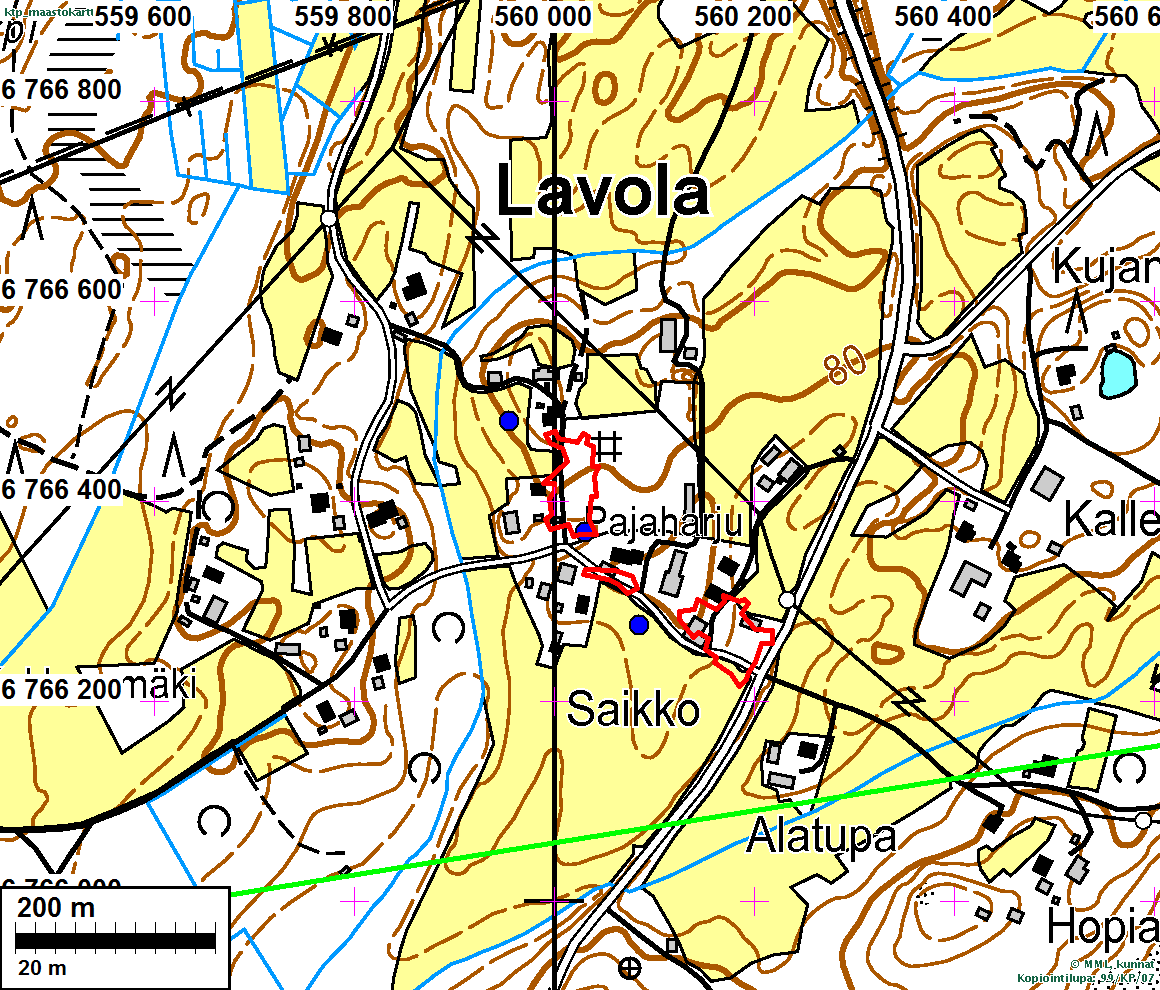 30 Lavolan kylän isojaon aikaiset tonttialueet on merkitty punaisella viivalla. Tontit ovat Luoteesta kaakkoon Kivistö, Parosen vanha tontti ja Saikko.