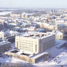 No: 16 Joulukuu 2011 Suomalainen 15 Eduskuntaryhmän pikkujoulut Perussuomalaisten eduskuntaryhmän pikkujouluja vietettiin torstaina 1.12.2011 ravintola Mestaritallin tapahtumaravintolassa Helsingissä.