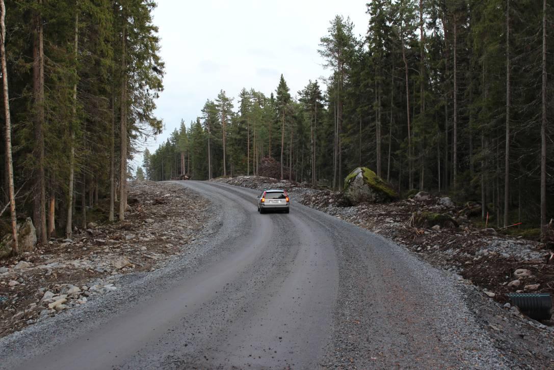 VindIn Ab/Oy PIRTTIKYLÄN TUULIVOIMAPUISTO 14 Betoni Teräsankkurit 4.6 Rakennus- ja huoltotiet Kuva 10. Kallioankkuroitu perustus. Tuulivoimalaitosten yhteyteen tarvitaan tieverkosto.