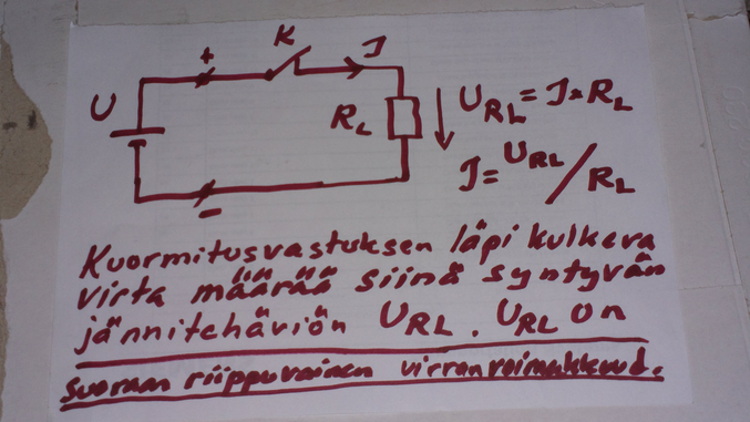 Ohmin lain mukaisesti resistanssin napajännitteestä l.