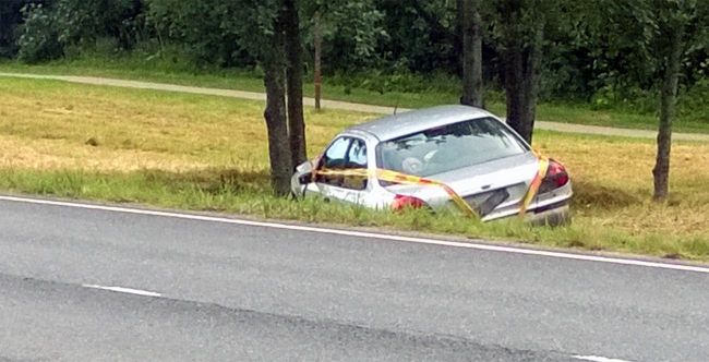 Suomen tieliikenteen tila 2015 sivu 30 / 47 Onnettomuudet eri liikenneympäristöissä Liikennekuolemien aste (kuolleet suhteessa autoliikenteen määrään) on viimeisinä kymmenenä vuotena pienentynyt