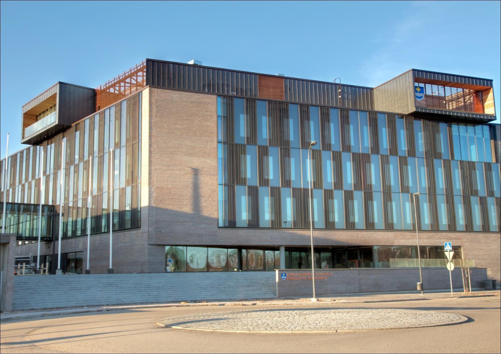 KUNNAN HALLINTO Mitä on kysytty ja mitattu Tässä osiossa on kysytty kuntalaisten mielipiteitä koskien kunnan henkilökuntaa ja poliitikkoja. Kysymykset esitettiin asteikolla 10=täysin samaa mieltä.