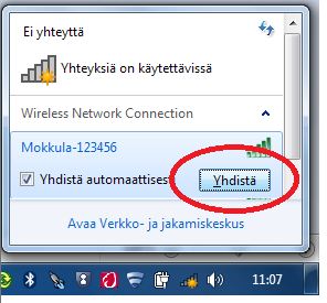 Windows 7 ja Windows Vista Windows 7 ja Vista tietokoneessa klikkaa WLAN-verkon kuuluvuuspalkkeja Windowsin oikeasta alakulmasta.