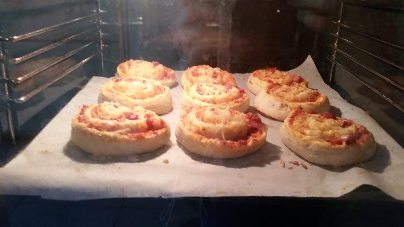 Oman terveellisen välipalan suunnittelu ja toteutus Tarvittavat ainekset: 5dl Vettä 1,5-2tl Suolaa 2rkl sokeria tai siirappia 1ps kuivahiivaa (11g) 12-13dl rouheisia sämpyläjauhoja 1dl