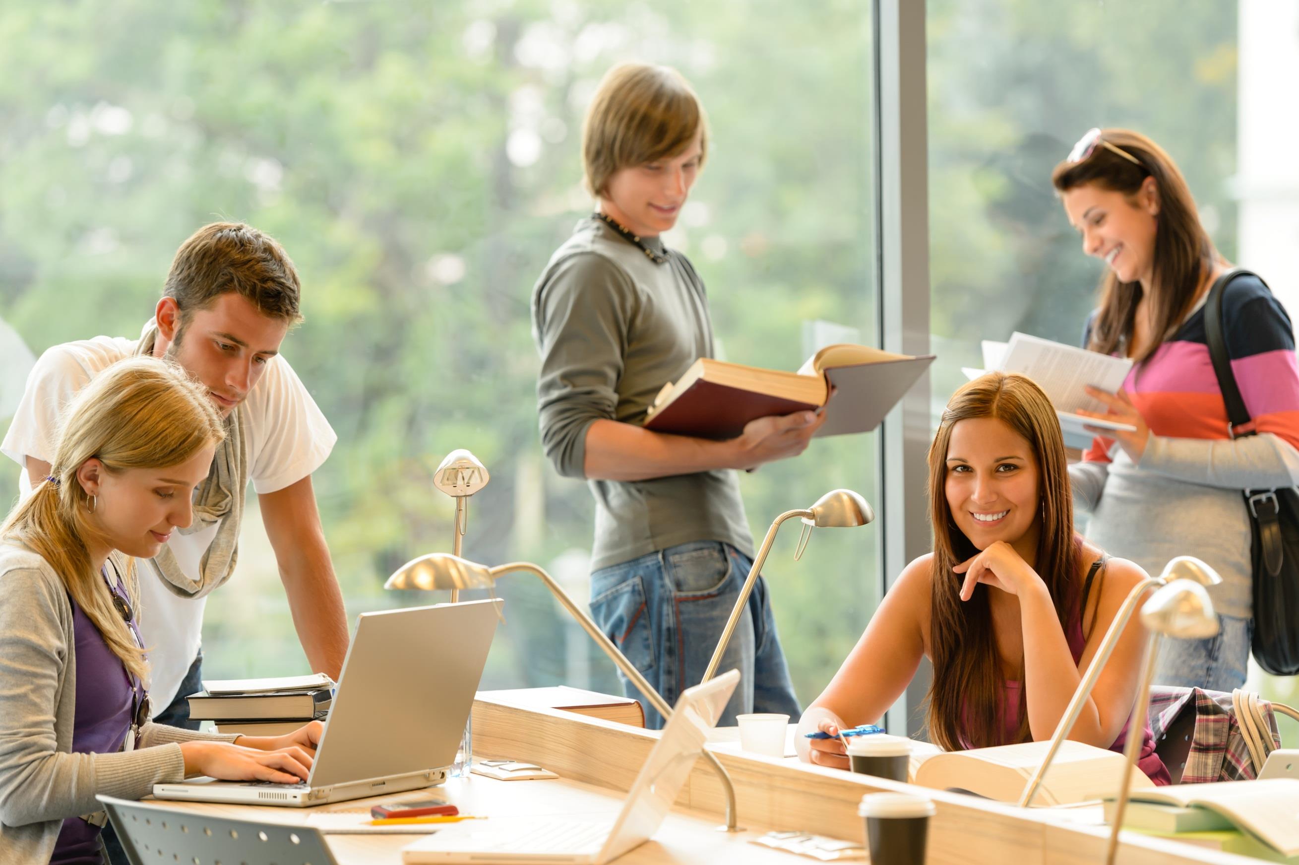 TIETOJA ERASMUS+- OHJELMASTA Lisää oppimismahdollisuuksia ulkomailla opiskelijoille, nuorille, asiantuntijoille