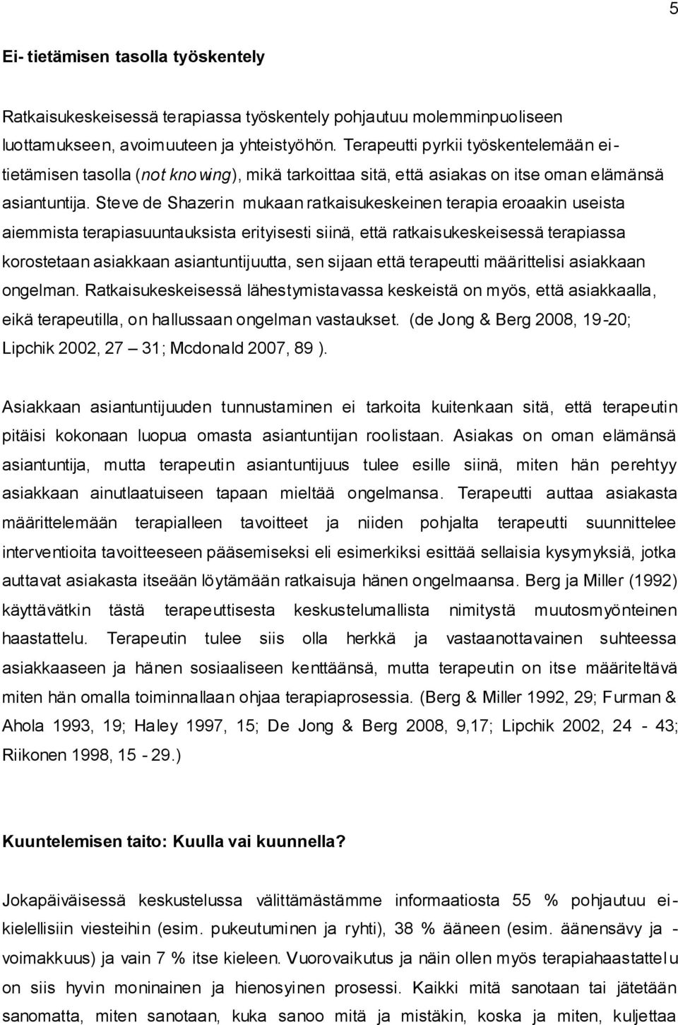 Steve de Shazerin mukaan ratkaisukeskeinen terapia eroaakin useista aiemmista terapiasuuntauksista erityisesti siinä, että ratkaisukeskeisessä terapiassa korostetaan asiakkaan asiantuntijuutta, sen