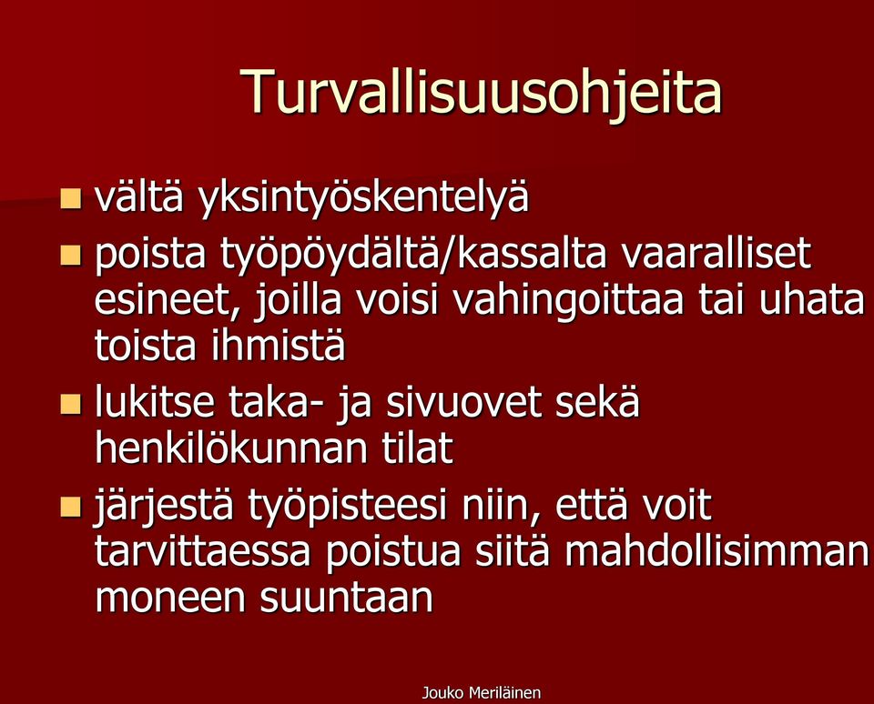 lukitse taka- ja sivuovet sekä henkilökunnan tilat järjestä työpisteesi