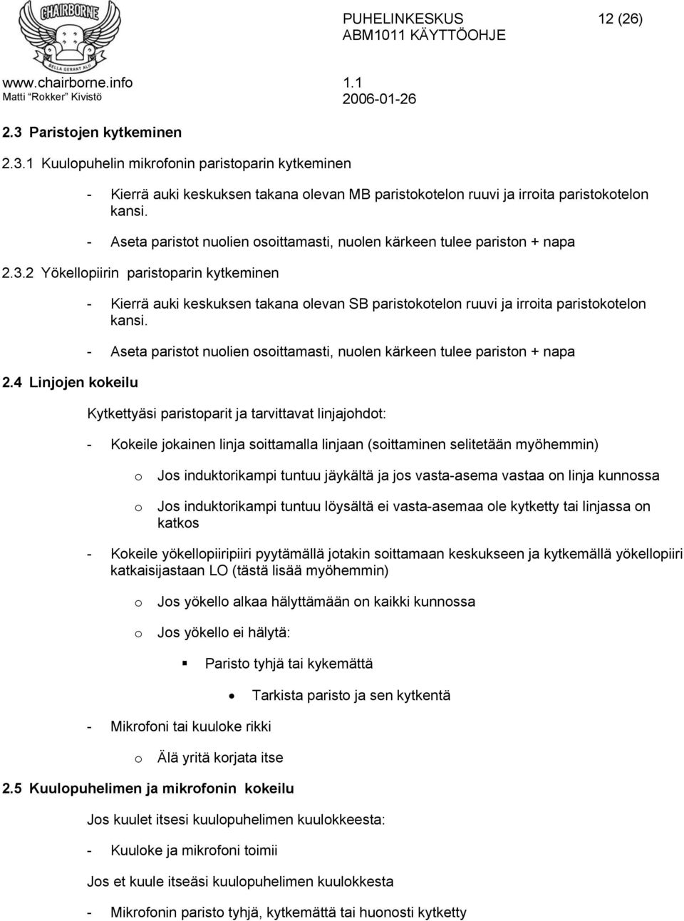 4 Linjojen kokeilu - Kierrä auki keskuksen takana olevan SB paristokotelon ruuvi ja irroita paristokotelon kansi.