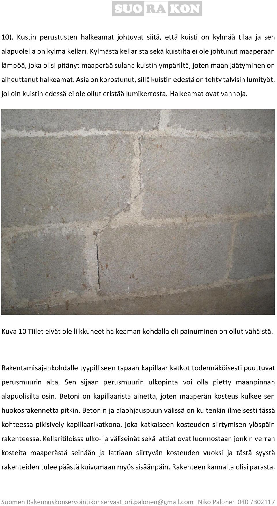 Asia on korostunut, sillä kuistin edestä on tehty talvisin lumityöt, jolloin kuistin edessä ei ole ollut eristää lumikerrosta. Halkeamat ovat vanhoja.