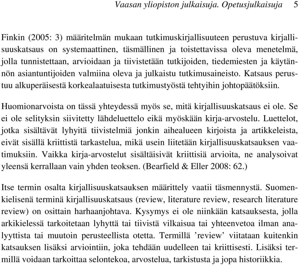 arvioidaan ja tiivistetään tutkijoiden, tiedemiesten ja käytännön asiantuntijoiden valmiina oleva ja julkaistu tutkimusaineisto.