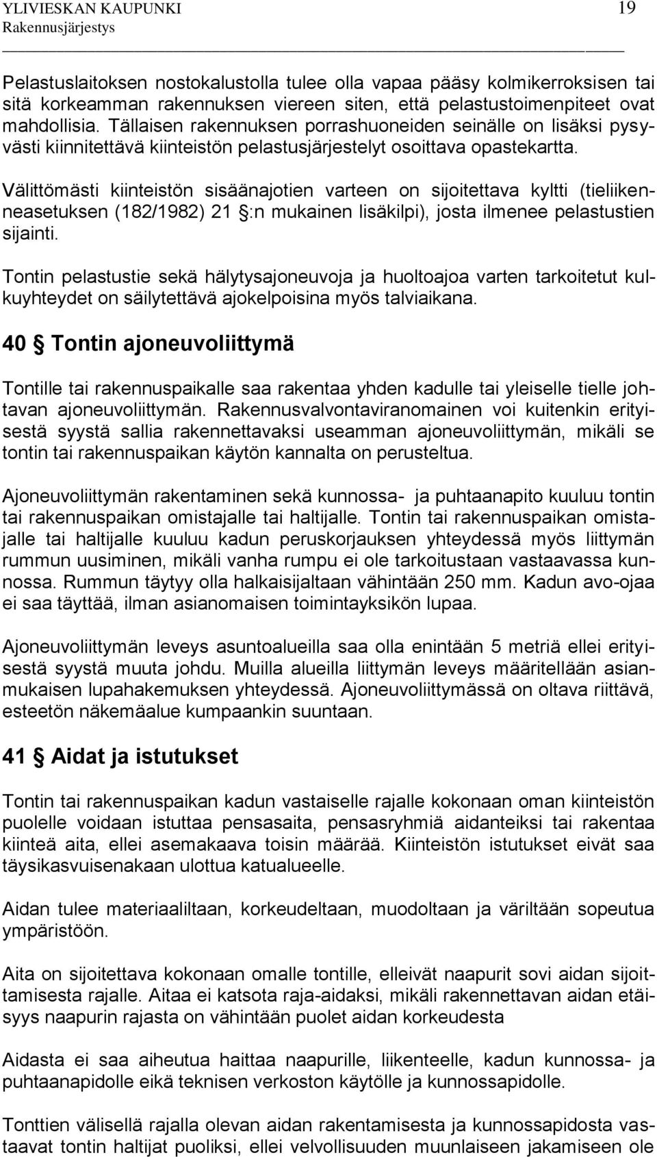 Välittömästi kiinteistön sisäänajotien varteen on sijoitettava kyltti (tieliikenneasetuksen (182/1982) 21 :n mukainen lisäkilpi), josta ilmenee pelastustien sijainti.