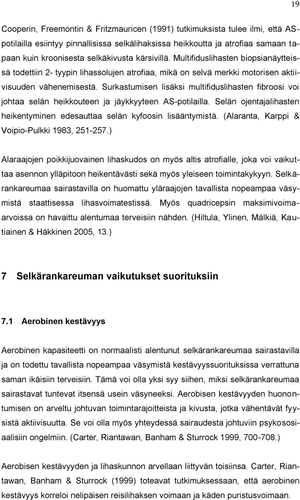 Surkastumisen lisäksi multifiduslihasten fibroosi voi johtaa selän heikkouteen ja jäykkyyteen AS-potilailla. Selän ojentajalihasten heikentyminen edesauttaa selän kyfoosin lisääntymistä.