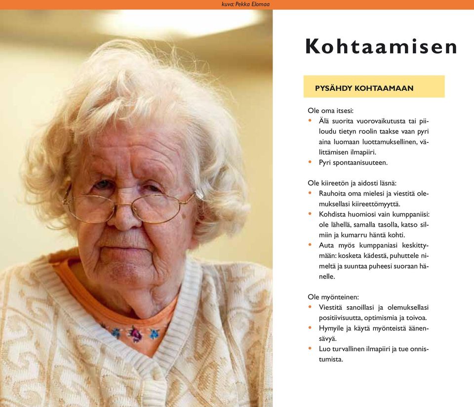 Kohdista huomiosi vain kumppaniisi: ole lähellä, samalla tasolla, katso silmiin ja kumarru häntä kohti.