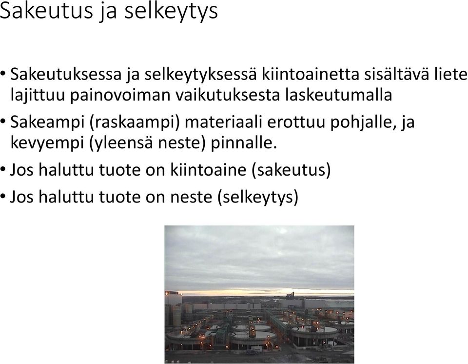 (raskaampi) materiaali erottuu pohjalle, ja kevyempi (yleensä neste)