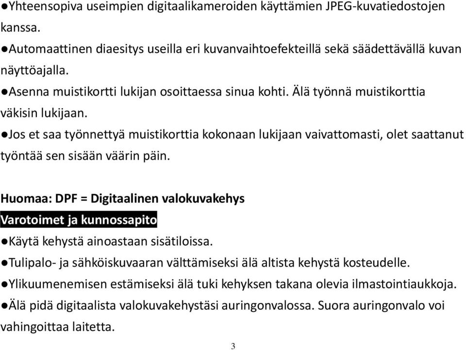 Jos et saa työnnettyä muistikorttia kokonaan lukijaan vaivattomasti, olet saattanut työntää sen sisään väärin päin.