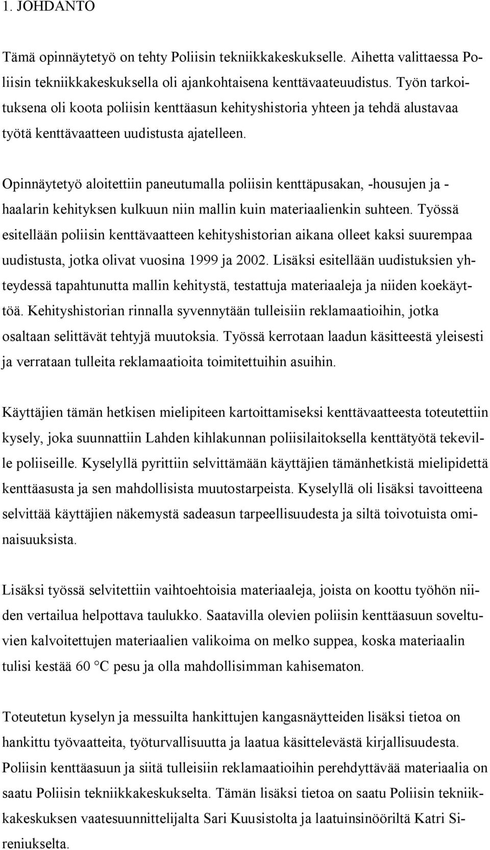 Opinnäytetyö aloitettiin paneutumalla poliisin kenttäpusakan, -housujen ja - haalarin kehityksen kulkuun niin mallin kuin materiaalienkin suhteen.