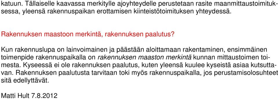 yhteydessä. Rakennuksen maastoon merkintä, rakennuksen paalutus?