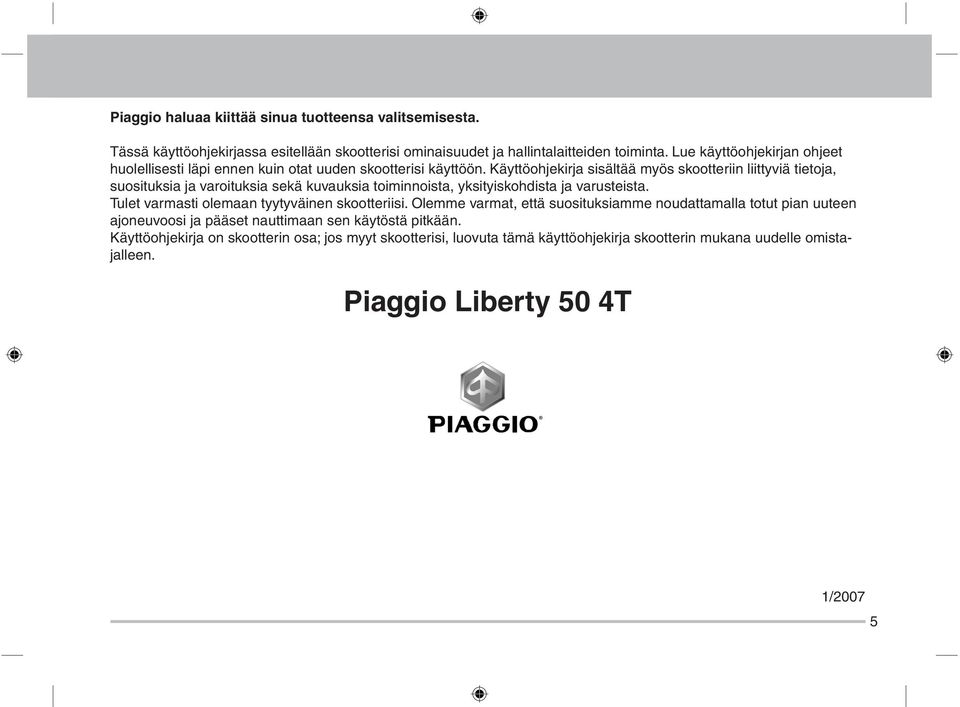 Käyttöohjekirja sisältää myös skootteriin liittyviä tietoja, suosituksia ja varoituksia sekä kuvauksia toiminnoista, yksityiskohdista ja varusteista.