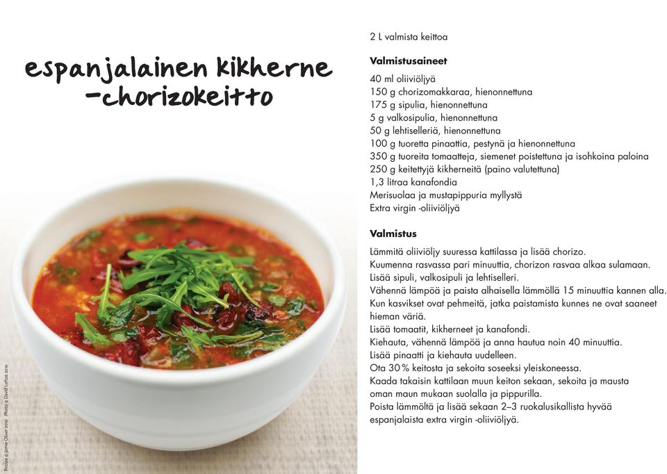 virgin -oliiviöljyä Lämmitä oliiviöljy suuressa kattilassa ja lisää chorizo. Kuumenna rasvassa pari minuuttia, chorizon rasvaa alkaa sulamaan. Lisää sipuli, valkosipuli ja lehtiselleri.