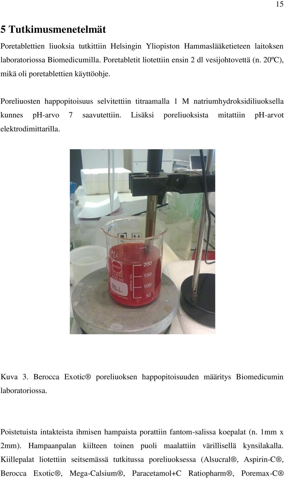 Lisäksi poreliuoksista mitattiin ph-arvot elektrodimittarilla. Kuva 3. Berocca Exotic poreliuoksen happopitoisuuden määritys Biomedicumin laboratoriossa.