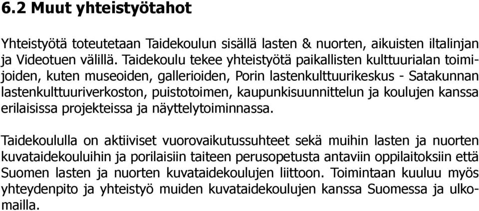 puistotoimen, kaupunkisuunnittelun ja koulujen kanssa erilaisissa projekteissa ja näyttelytoiminnassa.