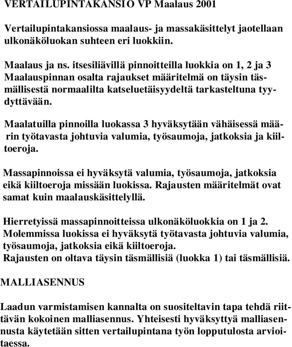 Maalatuilla pinnoilla luokassa 3 hyväksytään vähäisessä määrin työtavasta johtuvia valumia, työsaumoja, jatkoksia ja kiiltoeroja.