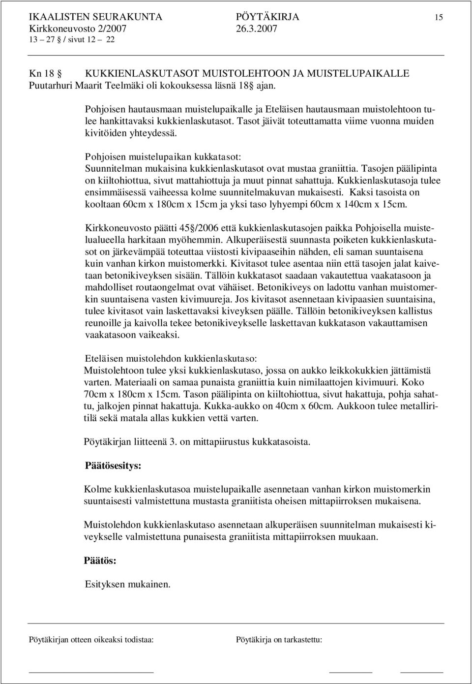 Pohjoisen muistelupaikan kukkatasot: Suunnitelman mukaisina kukkienlaskutasot ovat mustaa graniittia. Tasojen päälipinta on kiiltohiottua, sivut mattahiottuja ja muut pinnat sahattuja.