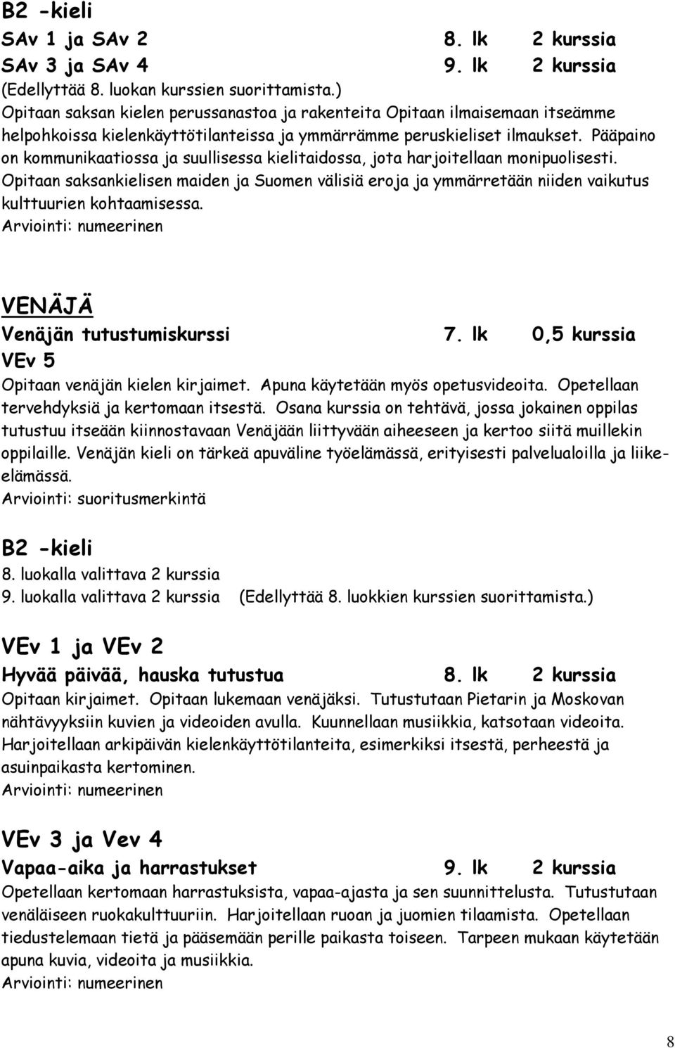 Pääpaino on kommunikaatiossa ja suullisessa kielitaidossa, jota harjoitellaan monipuolisesti.