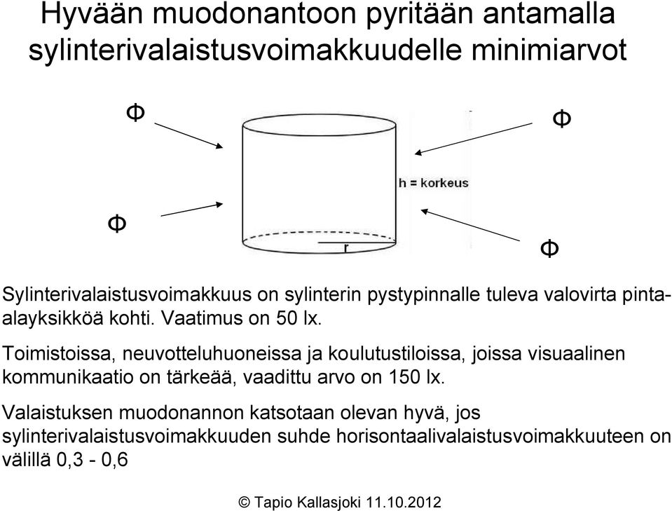 Toimistoissa, neuvotteluhuoneissa ja koulutustiloissa, joissa visuaalinen kommunikaatio on tärkeää, vaadittu arvo on