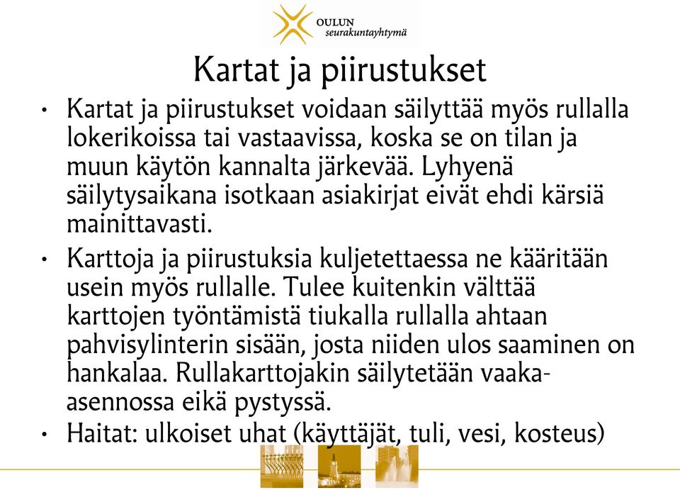 Karttoja ja piirustuksia kuljetettaessa ne kääritään usein myös rullalle.