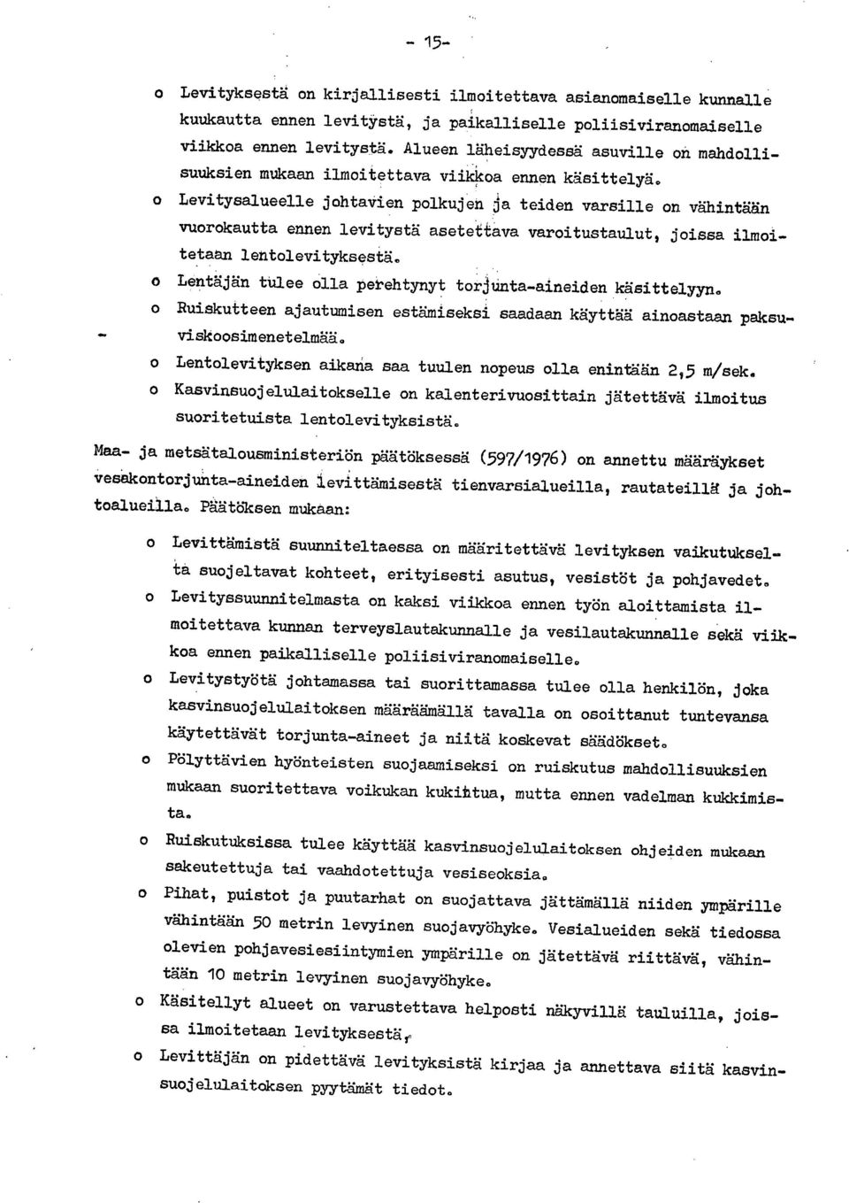 Levitysalueelle johtavien polkujen ja teiden varsille on vähintään vuorokautta ennen levitystä asetettava varoitustaulut, joissa ilmoitetaan lentolevityksestä.