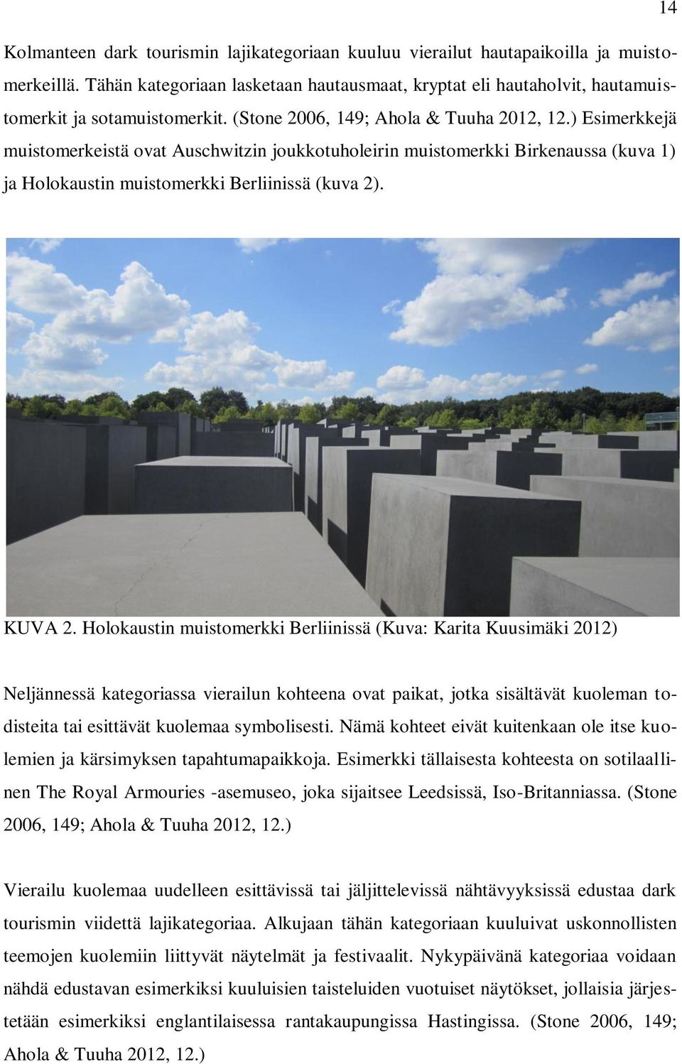 ) Esimerkkejä muistomerkeistä ovat Auschwitzin joukkotuholeirin muistomerkki Birkenaussa (kuva 1) ja Holokaustin muistomerkki Berliinissä (kuva 2). KUVA 2.