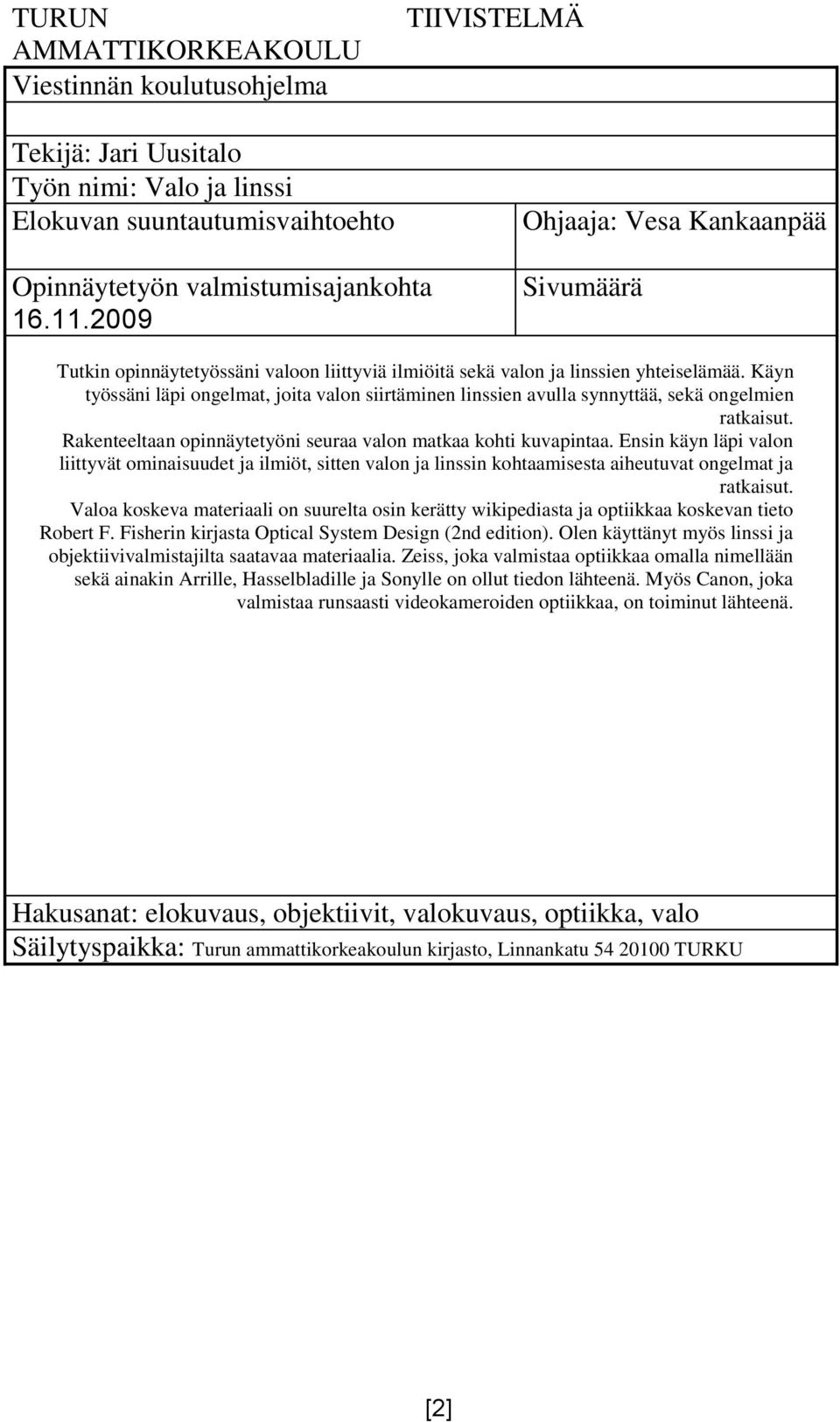 Käyn työssäni läpi ongelmat, joita valon siirtäminen linssien avulla synnyttää, sekä ongelmien ratkaisut. Rakenteeltaan opinnäytetyöni seuraa valon matkaa kohti kuvapintaa.