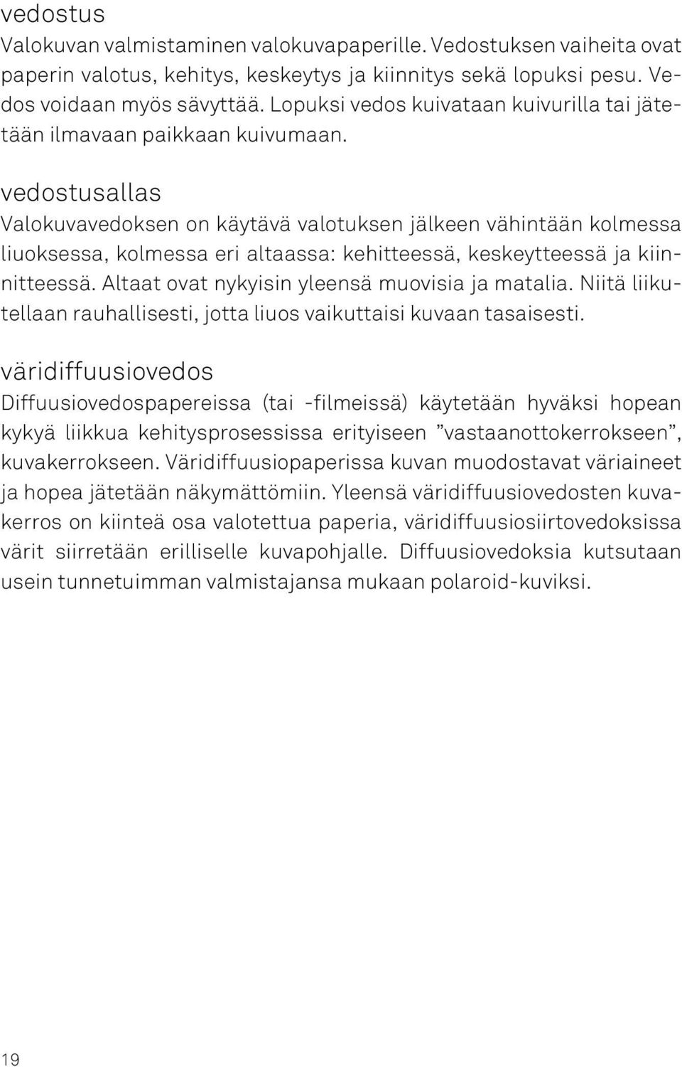 vedostusallas Valokuvavedoksen on käytävä valotuksen jälkeen vähintään kolmessa liuoksessa, kolmessa eri altaassa: kehitteessä, keskeytteessä ja kiinnitteessä.