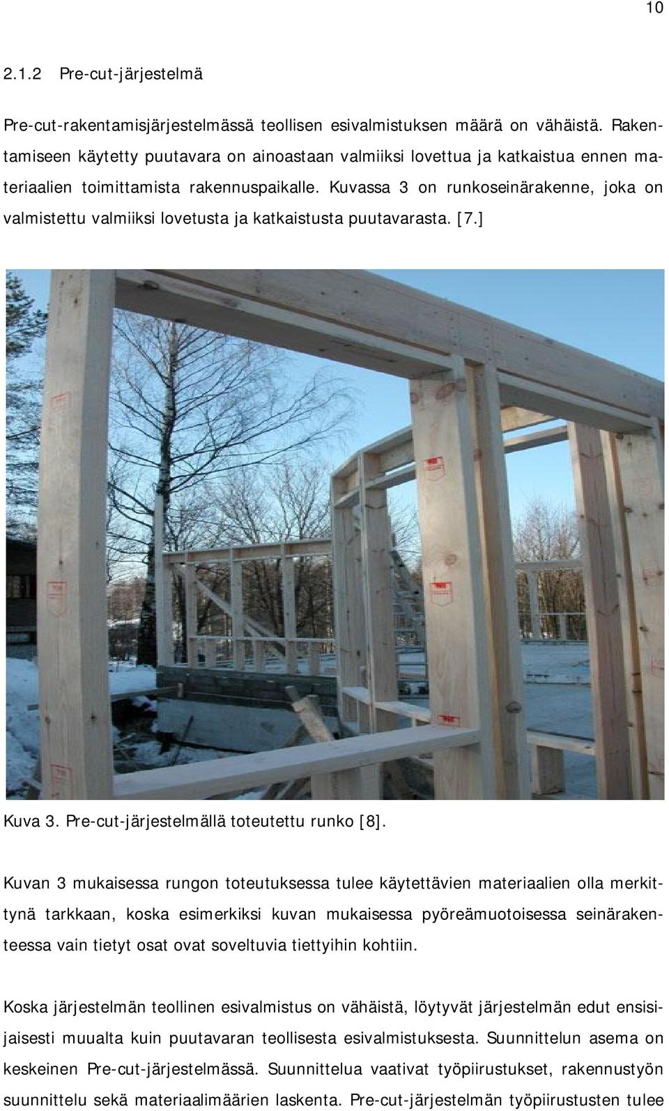 Kuvassa 3 on runkoseinärakenne, joka on valmistettu valmiiksi lovetusta ja katkaistusta puutavarasta. [7.] Kuva 3. Pre-cut-järjestelmällä toteutettu runko [8].