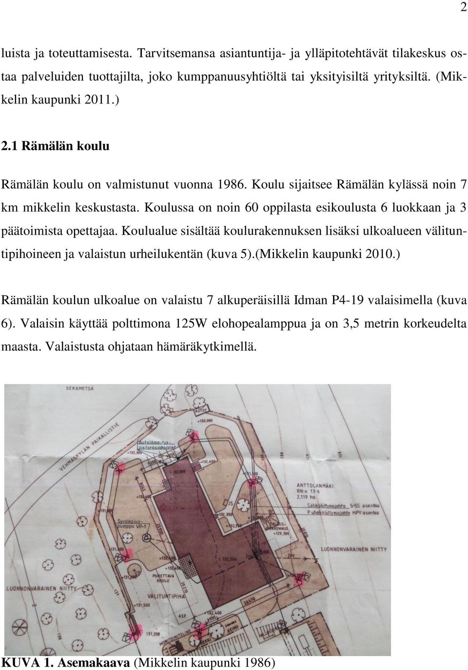 Koulussa on noin 60 oppilasta esikoulusta 6 luokkaan ja 3 päätoimista opettajaa. Koulualue sisältää koulurakennuksen lisäksi ulkoalueen välituntipihoineen ja valaistun urheilukentän (kuva 5).