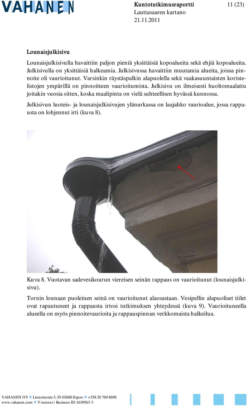 Julkisivu on ilmeisesti huoltomaalattu joitakin vuosia sitten, koska maalipinta on vielä suhteellisen hyvässä kunnossa.