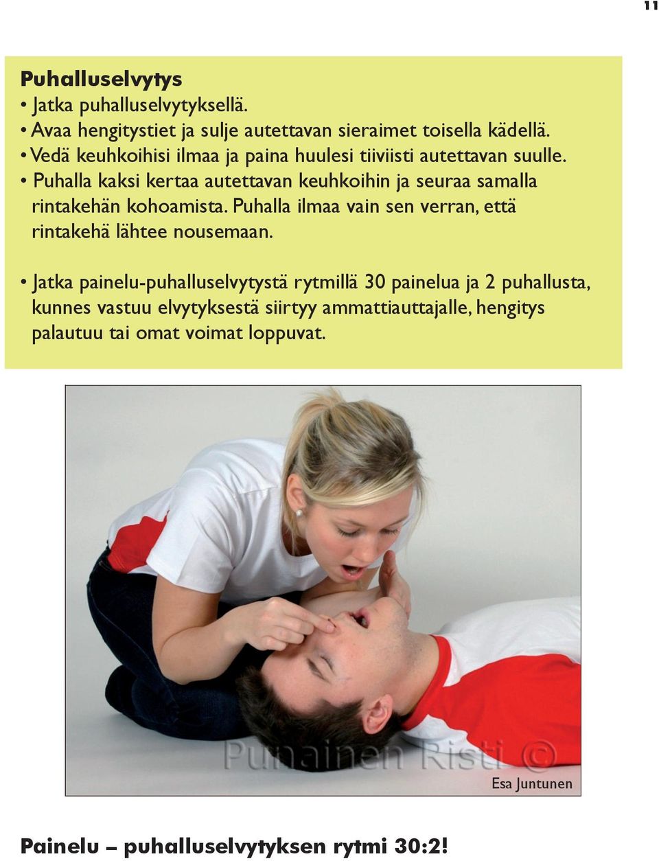 Puhalla kaksi kertaa autettavan keuhkoihin ja seuraa samalla rintakehän kohoamista.