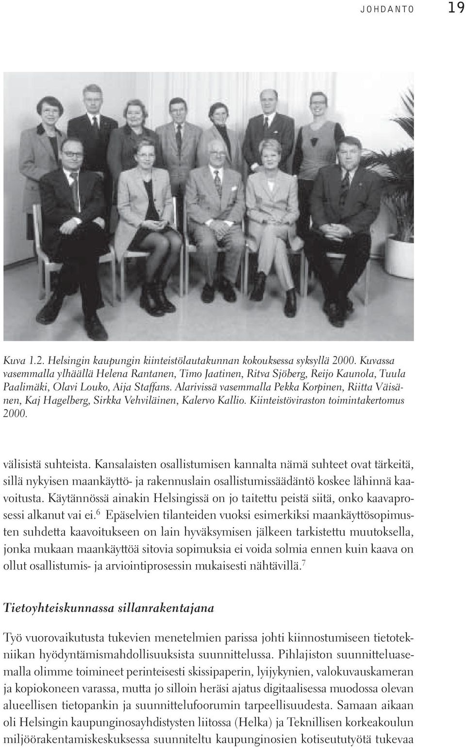 Alarivissä vasemmalla Pekka Korpinen, Riitta Väisänen, Kaj Hagelberg, Sirkka Vehviläinen, Kalervo Kallio. Kiinteistöviraston toimintakertomus 2000. välisistä suhteista.