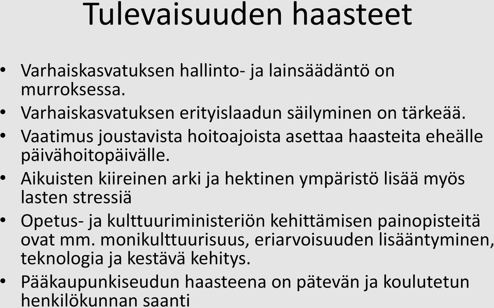 Vaatimus joustavista hoitoajoista asettaa haasteita eheälle päivähoitopäivälle.