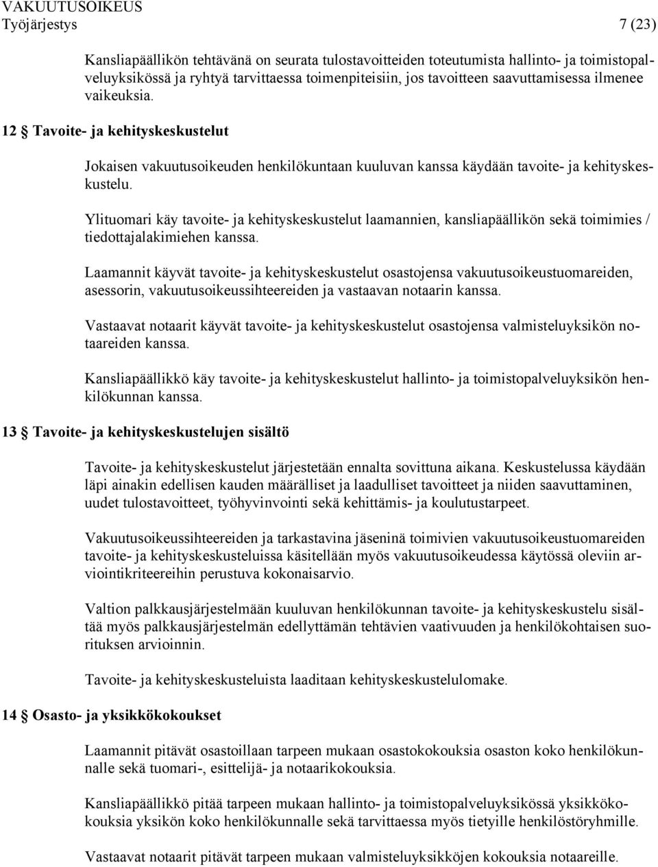 Ylituomari käy tavoite- ja kehityskeskustelut laamannien, kansliapäällikön sekä toimimies / tiedottajalakimiehen kanssa.