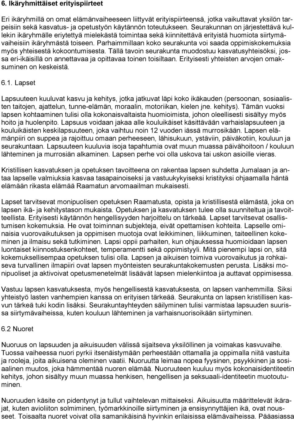 Parhaimmillaan koko seurakunta voi saada oppimiskokemuksia myös yhteisestä kokoontumisesta.