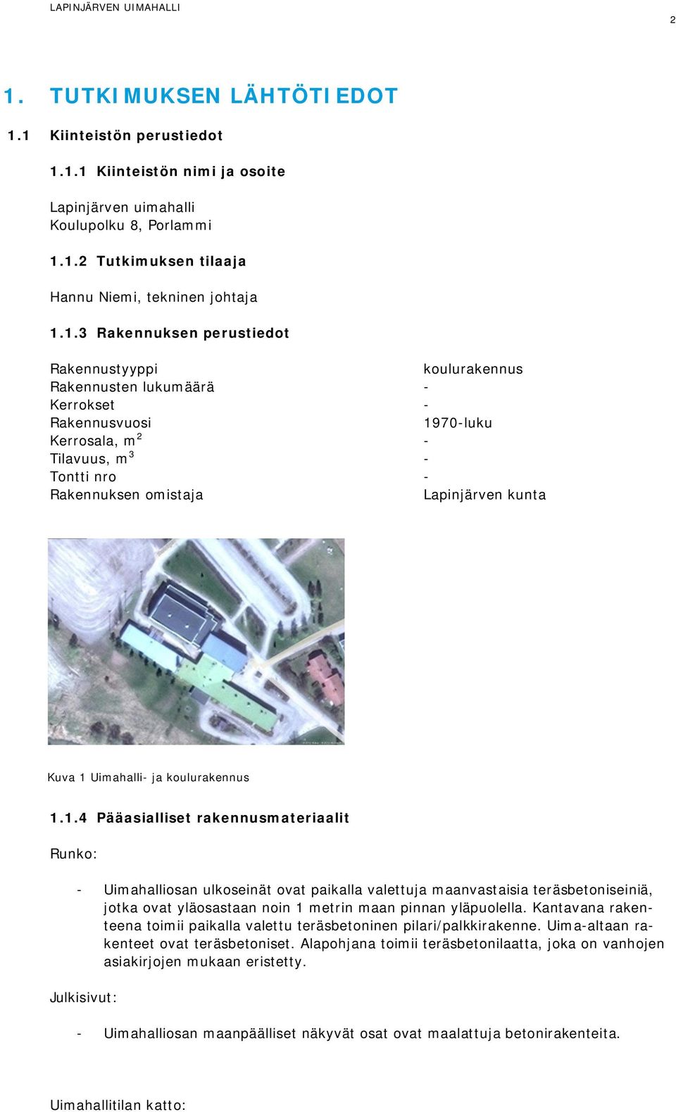 Kuva 1 Uimahalli- ja koulurakennus 1.1.4 Pääasialliset rakennusmateriaalit Runko: - Uimahalliosan ulkoseinät ovat paikalla valettuja maanvastaisia teräsbetoniseiniä, jotka ovat yläosastaan noin 1 metrin maan pinnan yläpuolella.