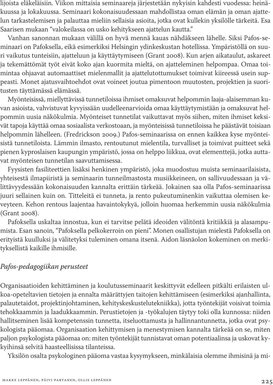 Esa Saarisen mukaan valokeilassa on usko kehitykseen ajattelun kautta. Vanhan sanonnan mukaan välillä on hyvä mennä kauas nähdäkseen lähelle.