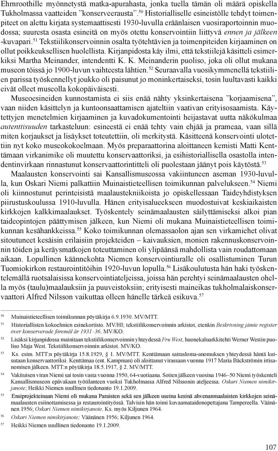 liittyvä ennen ja jälkeen -kuvapari. 51 Tekstiilikonservoinnin osalta työtehtävien ja toimenpiteiden kirjaaminen on ollut poikkeuksellisen huolellista.