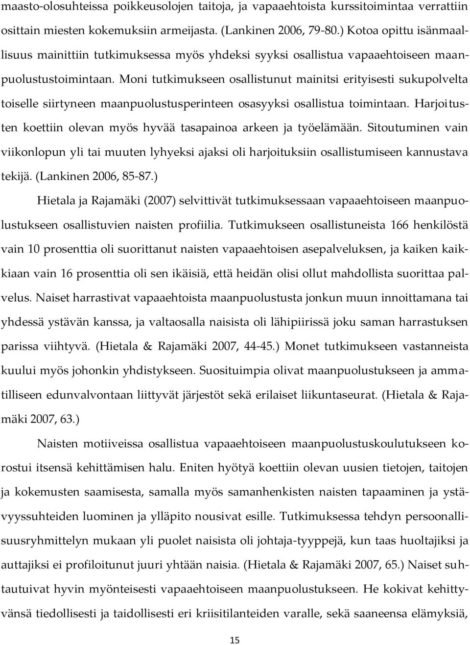 Moni tutkimukseen osallistunut mainitsi erityisesti sukupolvelta toiselle siirtyneen maanpuolustusperinteen osasyyksi osallistua toimintaan.