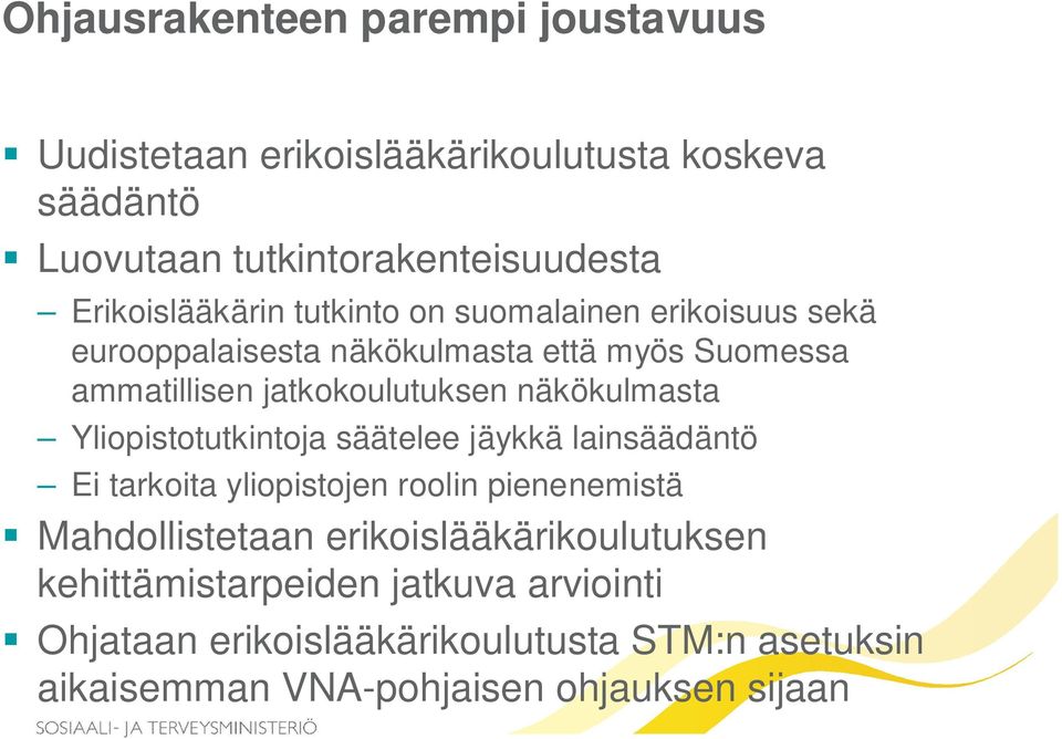 näkökulmasta Yliopistotutkintoja säätelee jäykkä lainsäädäntö Ei tarkoita yliopistojen roolin pienenemistä Mahdollistetaan